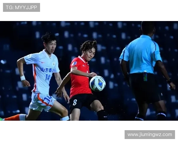 亚冠激战庆南队迎战鲁能队双方全力争夺小组出线资格