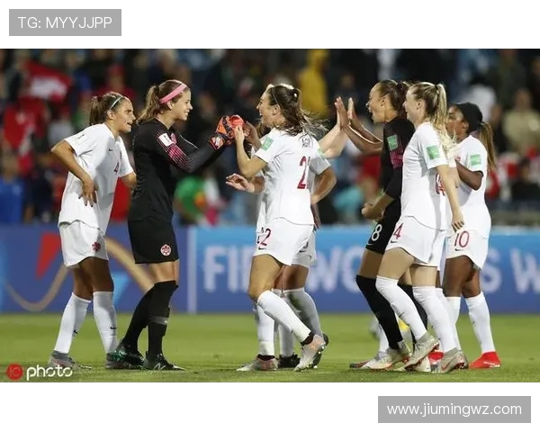 加拿大女足与喀麦隆女足激战正酣展现巾帼风采与足球激情的精彩对决
